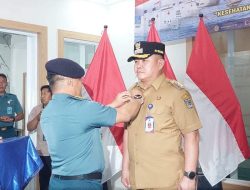 Pj Wali Kota Sorong Dianugerahi Brevet Kehormatan Kesehatan Penyelaman dan Hiperbarik