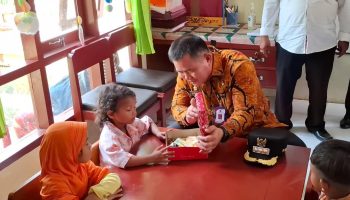 Pj Wali Kota Bernhard Dukung Program Makanan Bergizi Gratis untuk Siswa di Kota Sorong