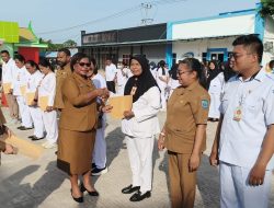 Dinas Kesehatan Kota Sorong Beri Reward Nakes Berprestasi, Dorong Layanan Kesehatan Makin Prima