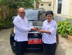 Pemkot Sorong Serahkan Hibah Kendaraan Operasional untuk Dukung Pelayanan Klasis GKI Sorong