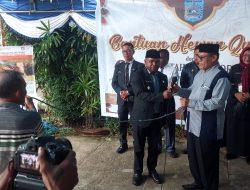 Pj Walikota Sorong Serahkan 30 Hewan Kurban Dibagikan ke Masjid di Kota Sorong
