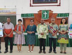 Pj Wali Kota Sorong Serahkan Bantuan Hibah Rp 2 Miliar untuk Panitia Pesparawi XIV