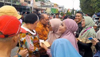 Bantu Pembangunan Masjid Al Akbar, Petronela Kambuaya-Lambert Jitmau Beli Puluhan Kupon Bazar