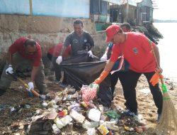 Bulan Cinta Laut, Dinas P2KP Papua Barat Daya Gelar Aksi Bersih Pantai di Pulau Doom