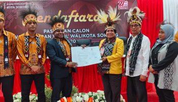 Daftar ke KPU Kota Sorong, Petronela Kambuaya-Hermanto Suaib Siap Bertarung di Pilwalkot Sorong 2024