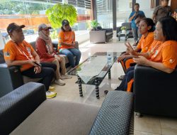 Kunjungi Atlet yang Tanding di PON XXI Aceh, Kadispora Parekraf PBD Beri Motivasi dan Semangat