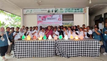 Belajar Langsung ke Bali, Mama Papua Buat Lampu dan Bros dari Limbah Kerang