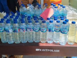 Ditpolairud Polda Papua Barat Amankan 150,7 Liter Miras Cap Tikus dari KM Fajar Mulia