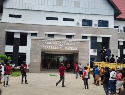 Pencaker OAP Duduki Kantor Gubernur Papua Barat Daya