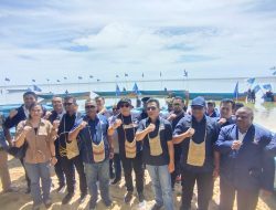 Waketum Saan Mustopa Serahkan Bantuan 10 Unit Motor Tempel Untuk DPD Partai NasDem Raja Ampat