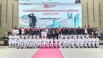 Kukuhkan Paskibra Kota Sorong Tahun 2025, Walikota Sorong: Kalian Pemuda-Pemudi Terpilih