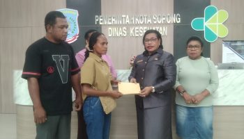Dirujuk ke Manado, Bayi Penderita Hydrosefalus Dibantu Rp 20 Juta dari Dinkes Kota Sorong