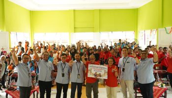 HUT PT KPI ke-8 Tahun, Kilang Kasim Berbagi Sukacita di SLB Kota Sorong