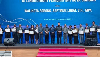 Lantik 13 Pejabat Tinggi Pratama, Wali Kota Sorong: Tim Sukses yang Belum Dilantik Jangan Berkecil Hati