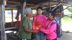 FJPI Papua Barat Daya Salurkan 100 Paket Sembako untuk Janda dan Mama-Mama Papua