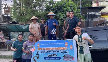 Wakapolda PBD Bagikan Lele dan Mujair sebagai Takjil untuk Warga Sorong