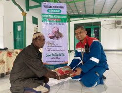 Pertamina RU VII Kasim Salurkan Zakat 272 Kg Beras untuk Warga Seget di Bulan Ramadan