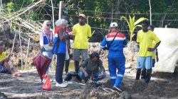 Pertamina RU VII Kasim Dorong Ekonomi Pesisir, Warga Wasingsan Dilatih Budidaya Udang Vaname