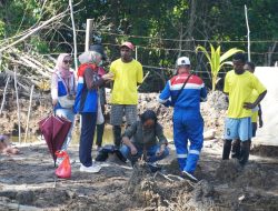 Pertamina RU VII Kasim Dorong Ekonomi Pesisir, Warga Wasingsan Dilatih Budidaya Udang Vaname