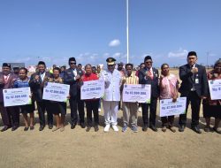 77.500 Keluarga Dijamin, Gubernur Elisa Kambu Serahkan Santunan BPJS Ketenagakerjaan di HUT RI ke-81