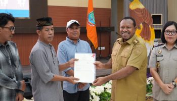 Wagub PBD Serahkan Sertifikat Tanah Wakaf, Tegaskan Aset Umat Harus Terlindungi