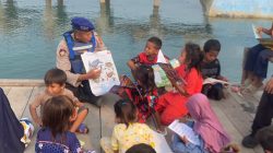 Kapal Patroli Disulap Jadi Perpustakaan Terapung, 65 Anak Pulau Raam Antusias Belajar