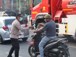 Kabut Asap Mengancam Kesehatan, Polresta Sorong Kota Turun ke Jalan Bagikan Masker