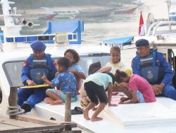 Perpustakaan Terapung Polresta Sorong Kota Hadir di Pulau Raam, 60 Anak Belajar dan Bermain Sambil Menimba Ilmu