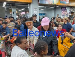 Di Hari Kartini, Gibran Rakabuming Raka ‘Borong’ Senyum Mama Papua di Sorong